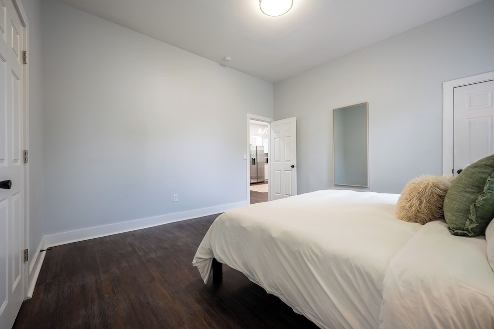 Spacious 5-Bedroom Blue Bungalow