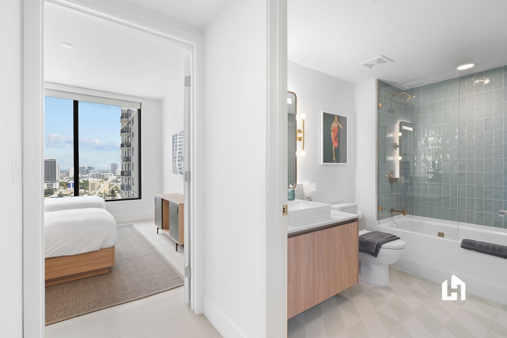 Stylish Apartments with Partial Ocean Views in Downtown