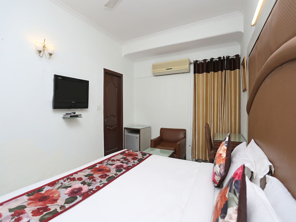 OYO 1879 Hotel Imperial Inn