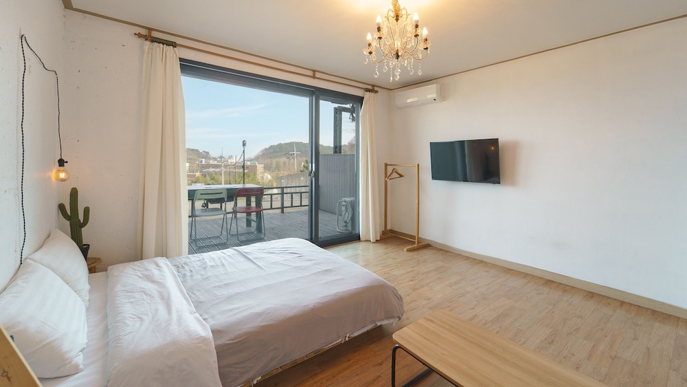 Sokcho Donbangseock Pension