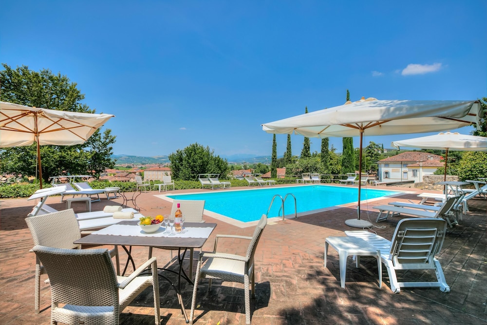 Villa Faccioli Oleandro With Shared Pool