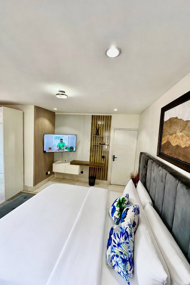 Luxury 2BR Apt Central Lekki Phase 1