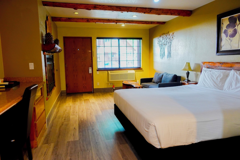 Sleepy Hollow Cabins and Hotel