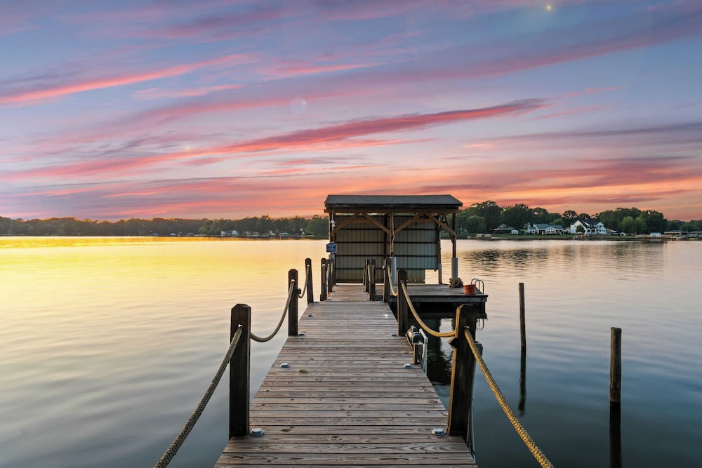 Lakefront Home w/ Dock, Game Room & Hot Tub Ponderosa Peninsula by Avantstay