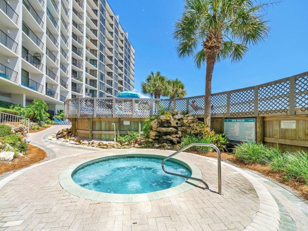 Leeward 308 at Edgewater