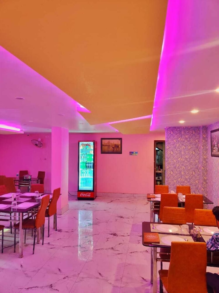 Hotel Mahal & Restaurant