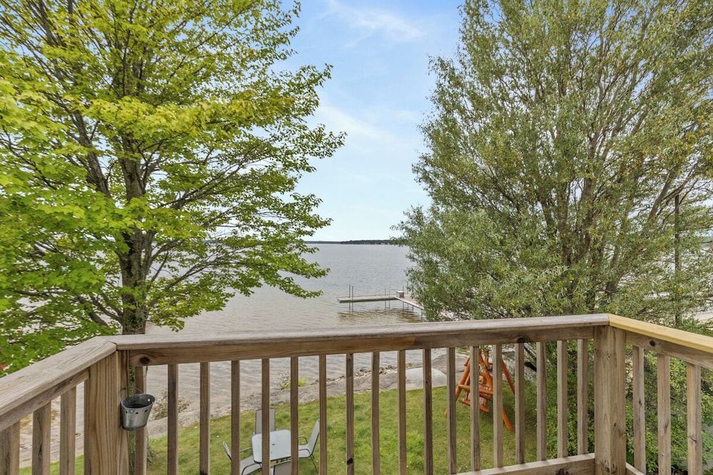 The Lakeview Motel