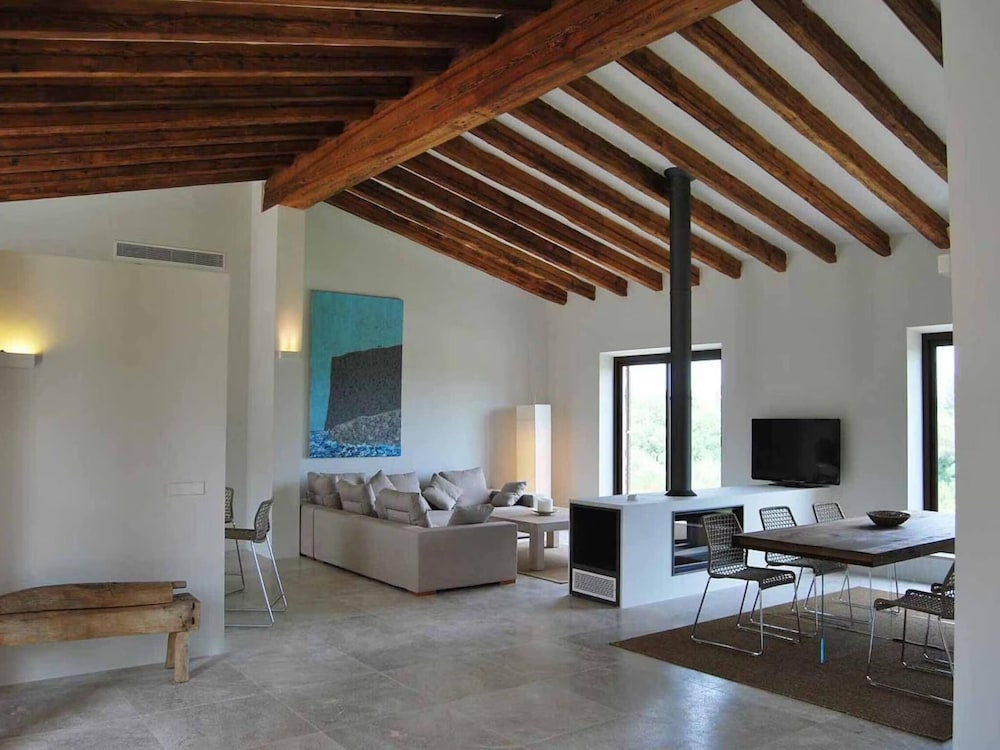 Attractive Holiday Home With Pool