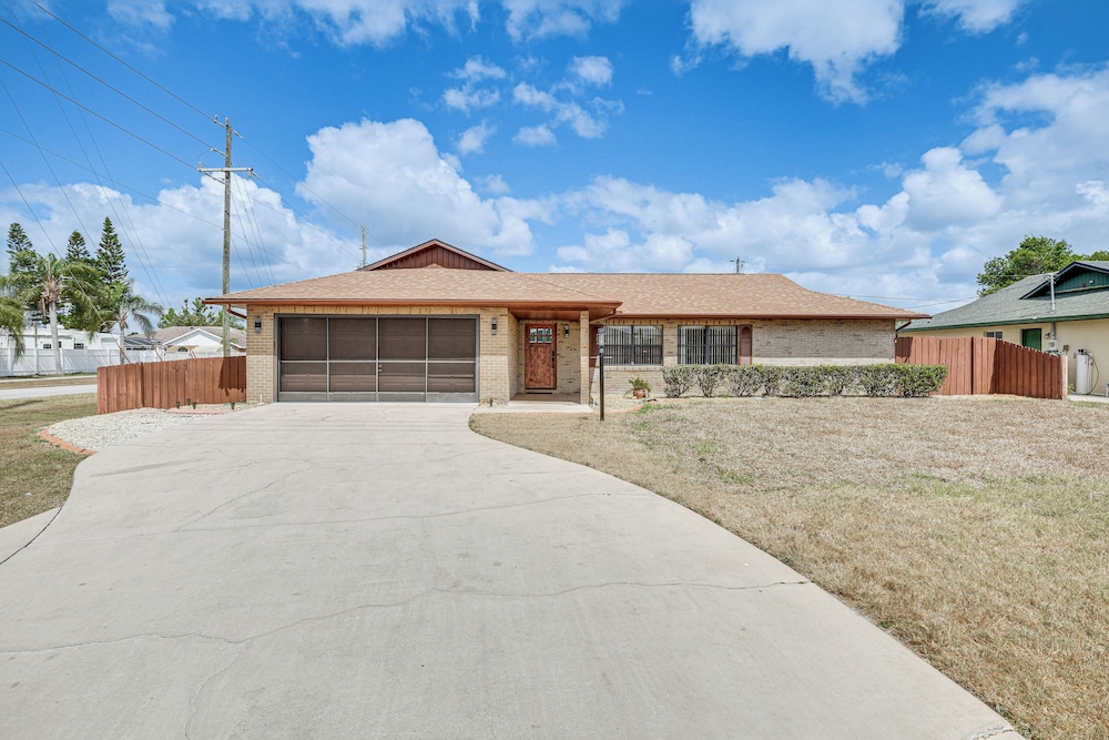 6 Mi to Gemini Springs Park: Chic Home w/ Pool!