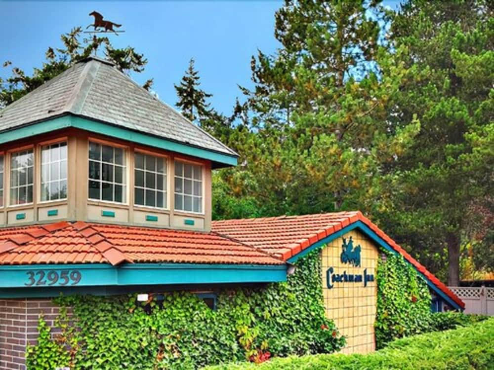 Coachman Inn & Suites