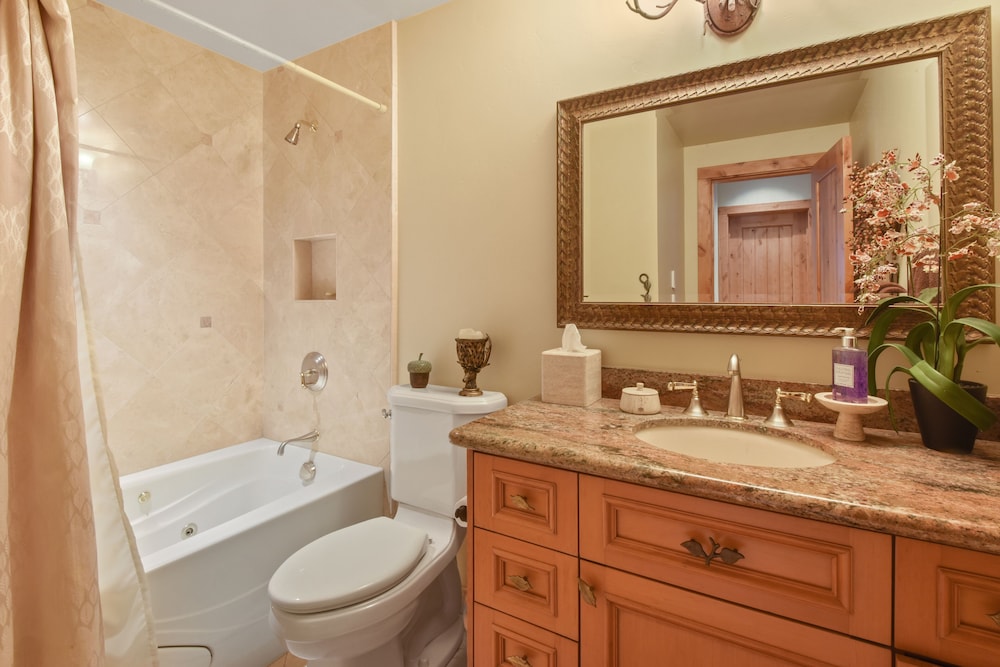 Lake Tahoe Vacations - Wulf's Lodge at Squaw Valley - Property Image 34