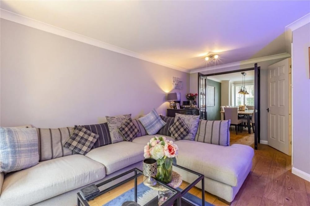 Homely 4 Bedroom House Addlestone