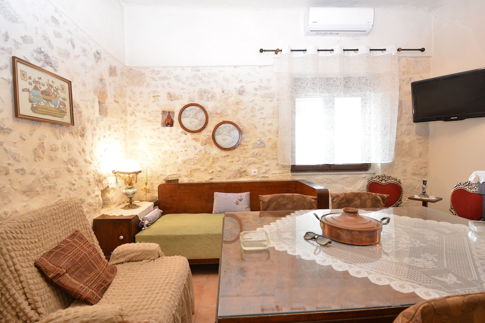 Gioma Stone House by Checkin photo 5