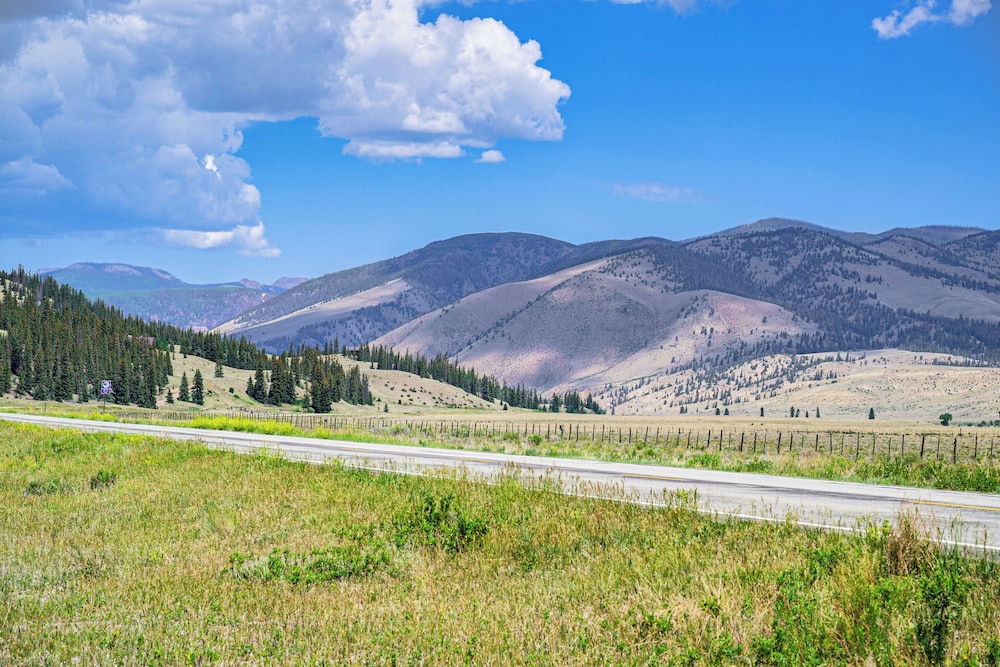 'wagon Wheel Hideaway' Near Fishing in Creede!