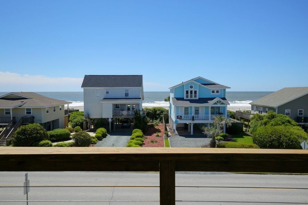 Absolute Paradise 5 Bedroom Home by RedAwning