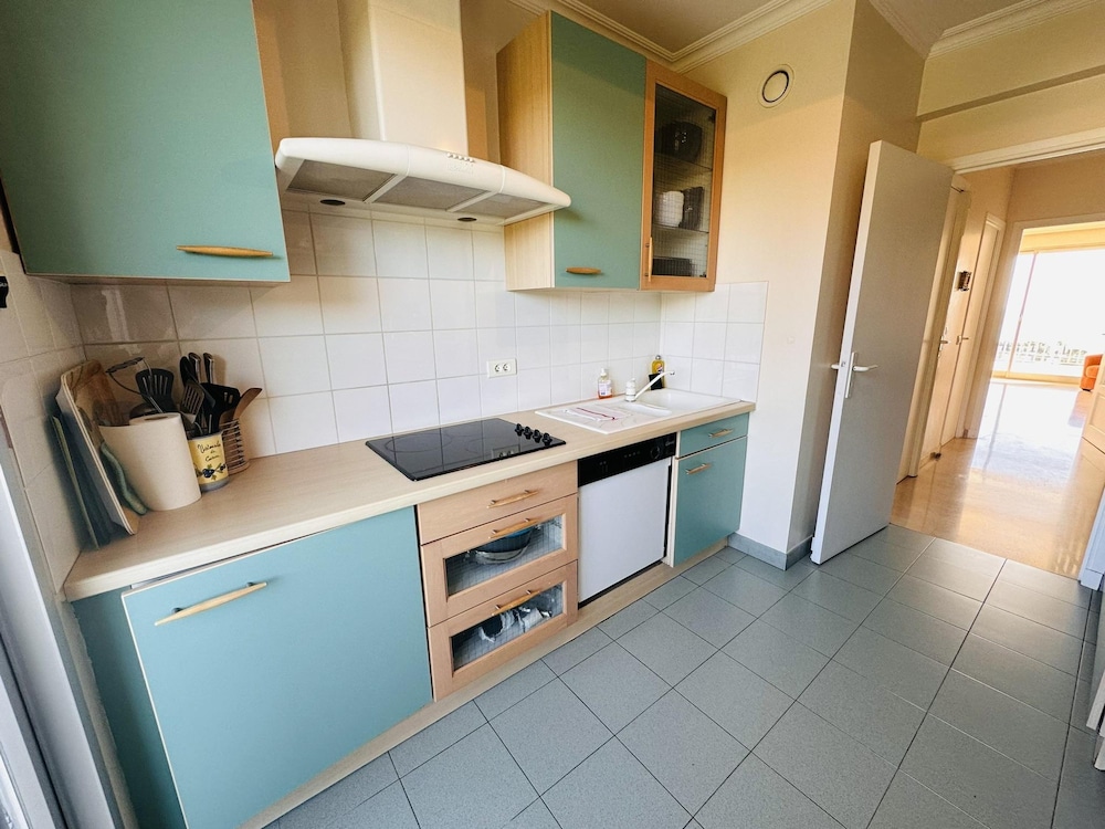 Large Light and Modern 2 Bedroomed Apartment in Cannes With Sea Views Pool and Lovely Terrace - 1503
