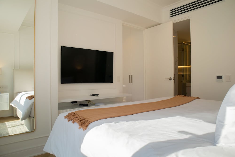 w Lovely 3BR With Incredible Balcony in Miraflores