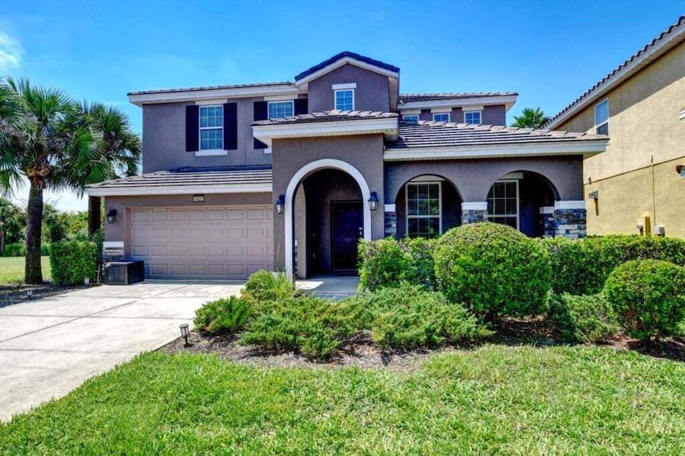Spacious 5-Bedroom Resort Pool Home with Lake View 5 Villa