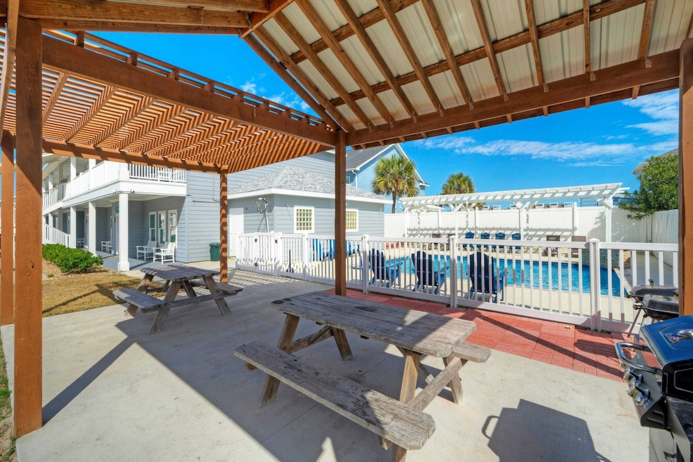 7 Costa Bahia Condos Sleeps 42 + Pool Minutes to the Beach