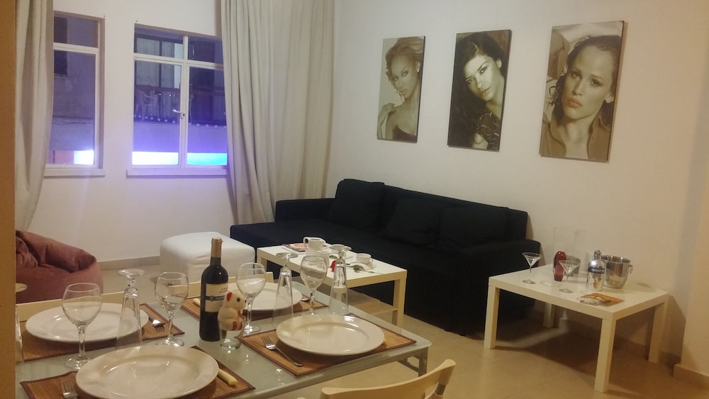 Hotel Ledras Town Center - Image 1