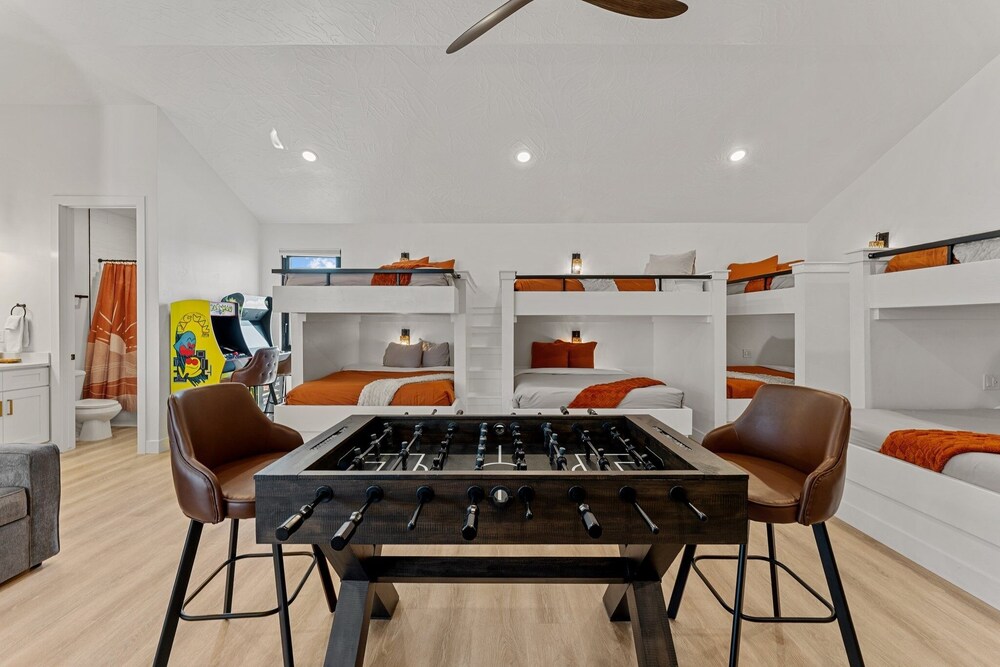 Desert Jewel With Private Gym And Pool 4 Bedroom Townhouse