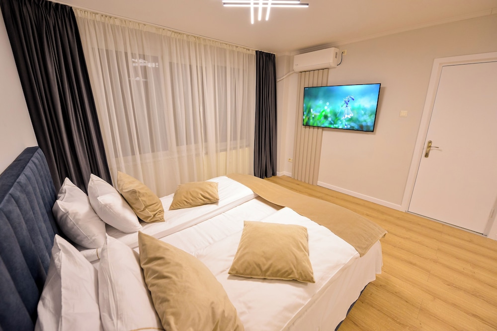 Libra Apartment - Two Bedrooms - 5 Guests - Next To Cismigiu Gardens