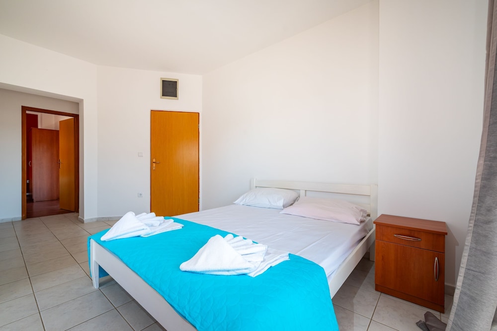 Bonvie Apartments in Center B7 view 3