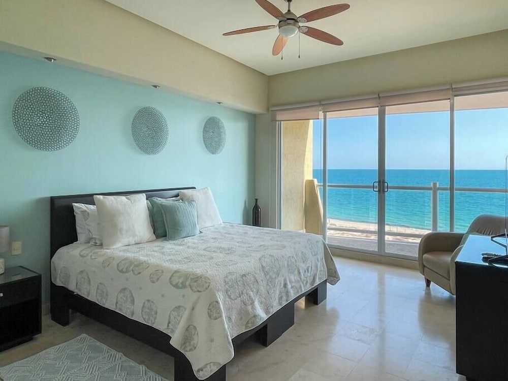 Stylish Condo With Serene Beach Infinity Pool