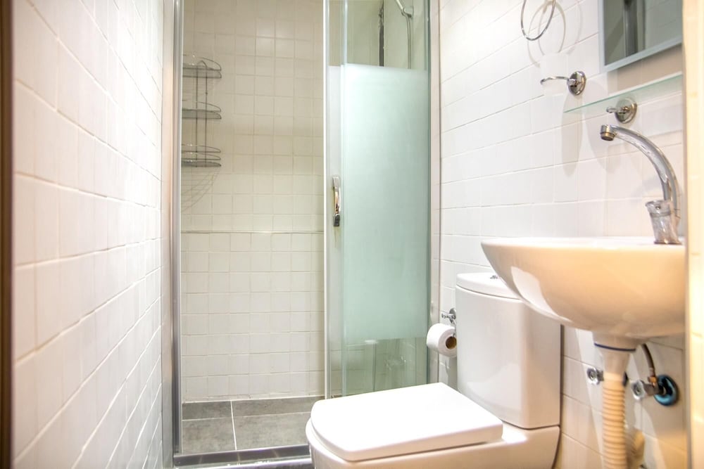 Invigorating Studio Flat Near Kordon in Alsancak photo 3