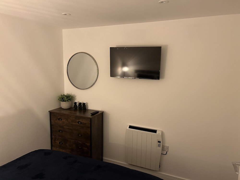 Lovely 1-bed Apartment in Glastonbury view 2