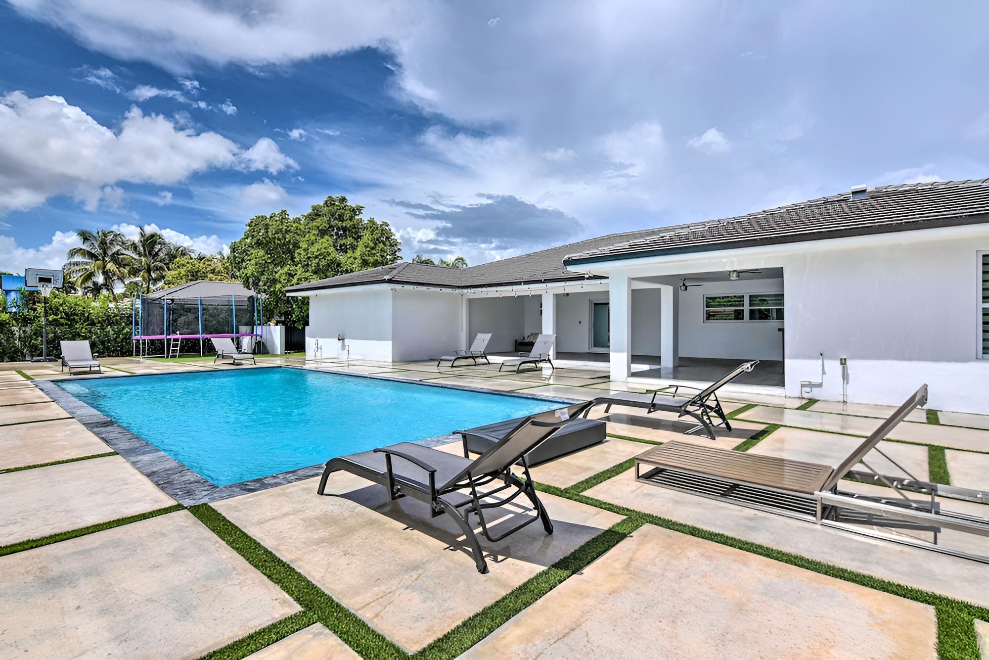 Upscale Miami Escape: 20 Mi to South Beach!