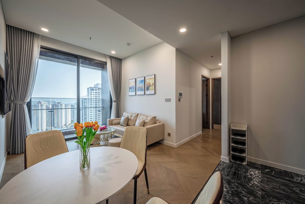 The Lumiere Luxury Citypoint ANGIA