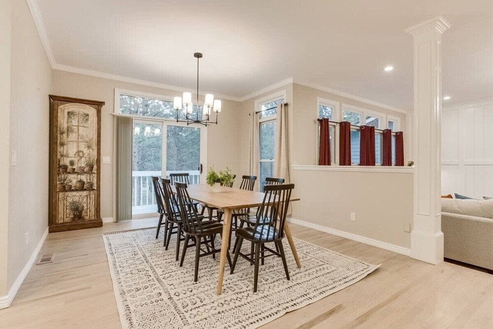 Luxury 5BR Pet Friendly Holiday Home w Hot Tub view 3