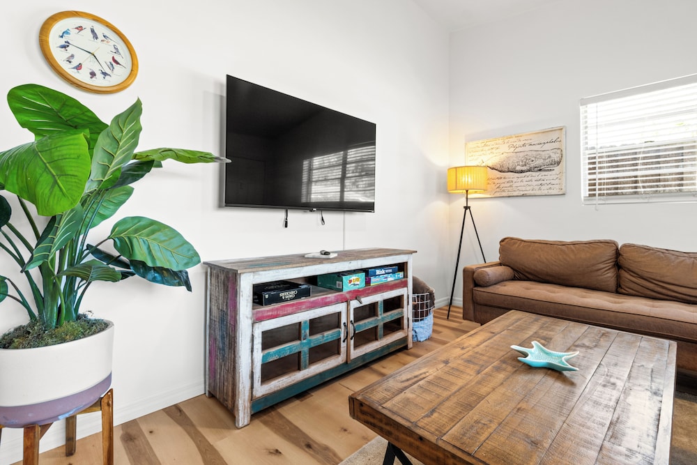 NEW Listing Discount! • Near Manatees & Springs