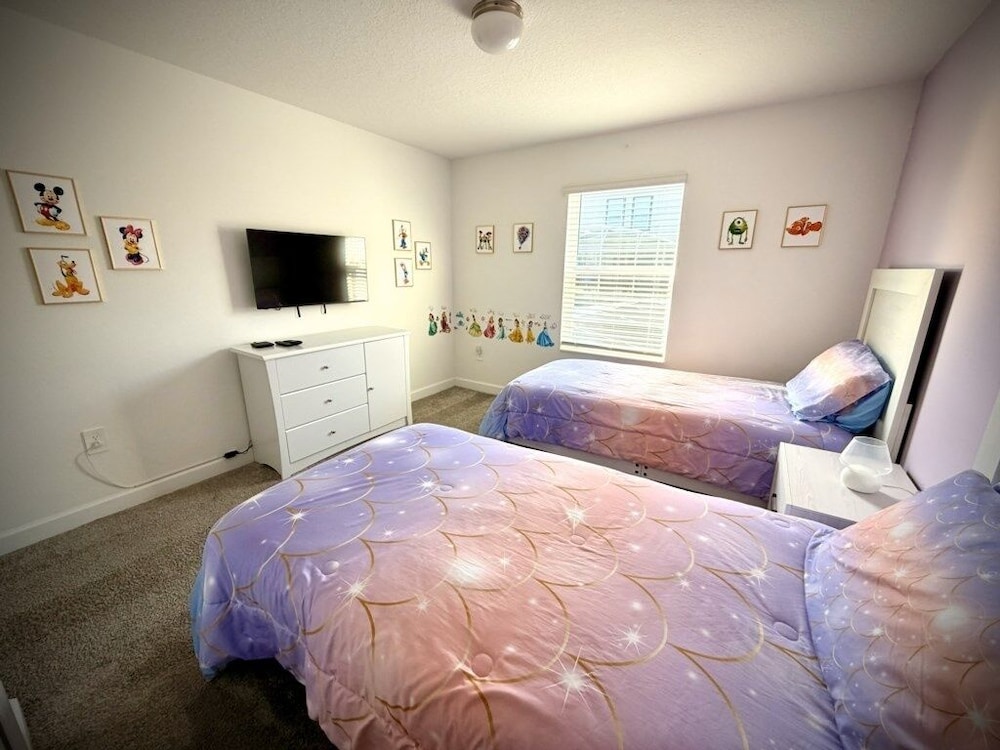 Stunning 4 Bed Townhome With Splash Pool-1160ks 4 Bedroom Townhouse
