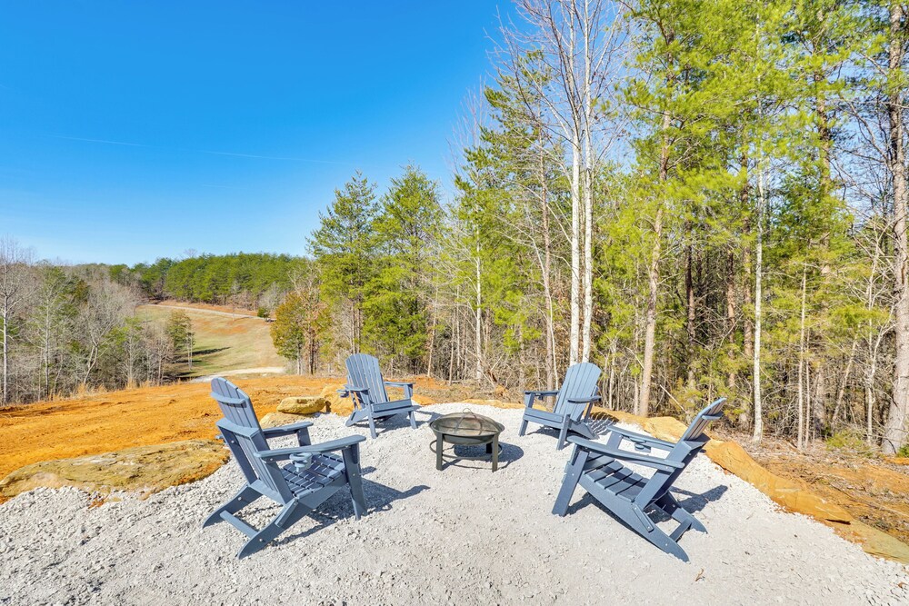 Near Hiking Trails: Mtn-view Haven in Englewood!
