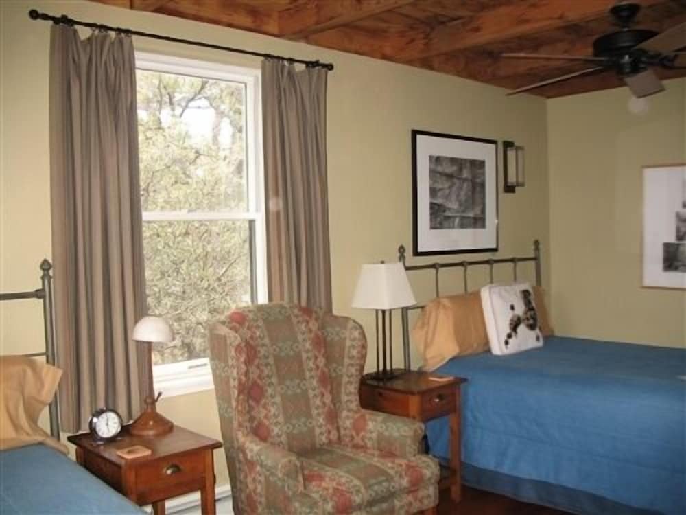 Bear Mountain Lodge