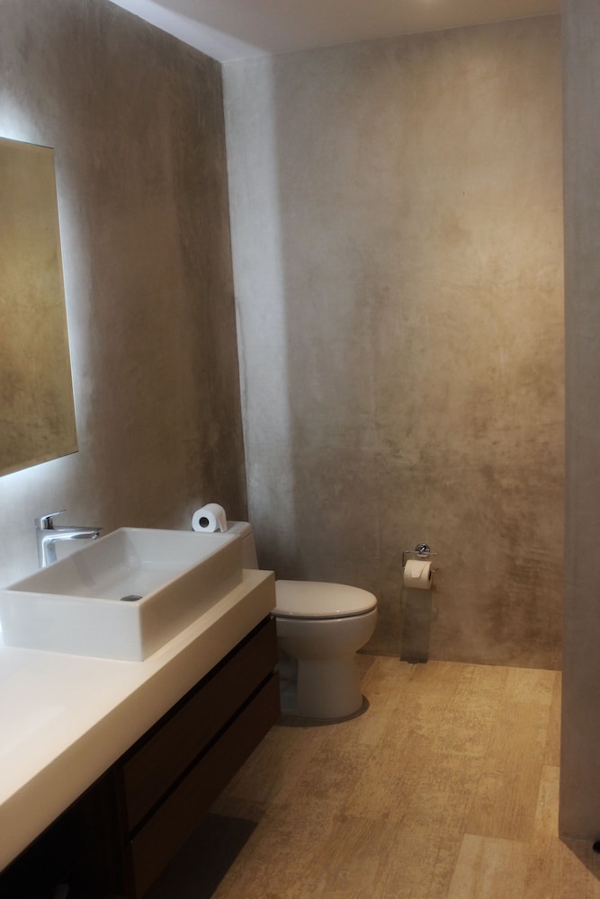 Central Park E102H - Property Image 4