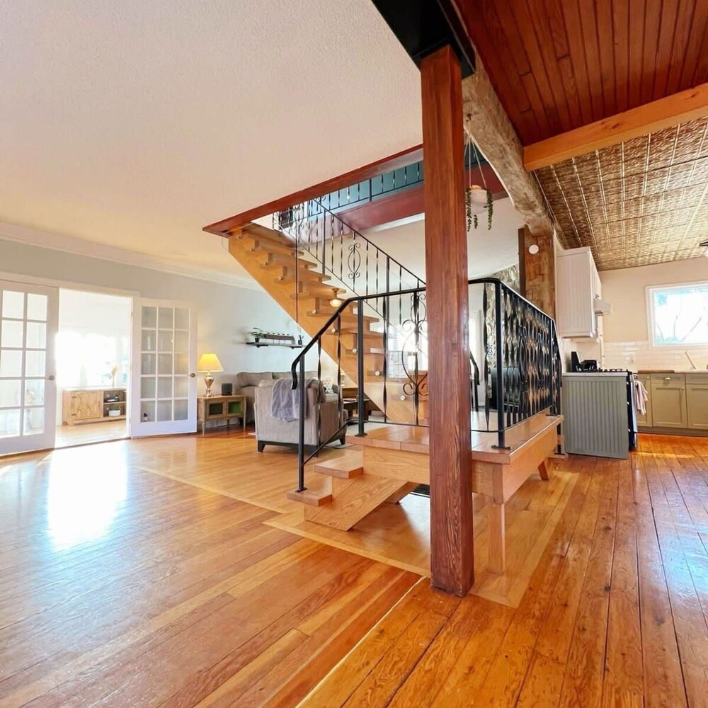 Welcome to Golden Field Farmhouse - Image 5