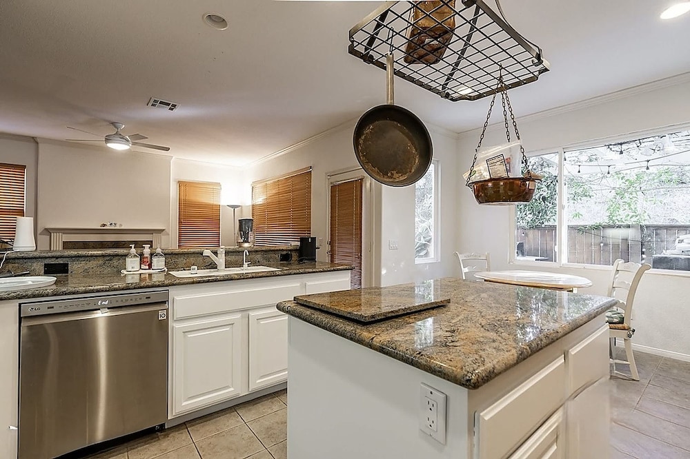 Allura Carmel Valley - 4 BR 4 BA
