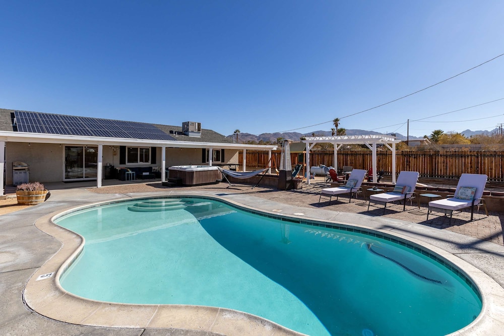 Desert Oasis Cozy Comfort Meets Outdoor Luxury
