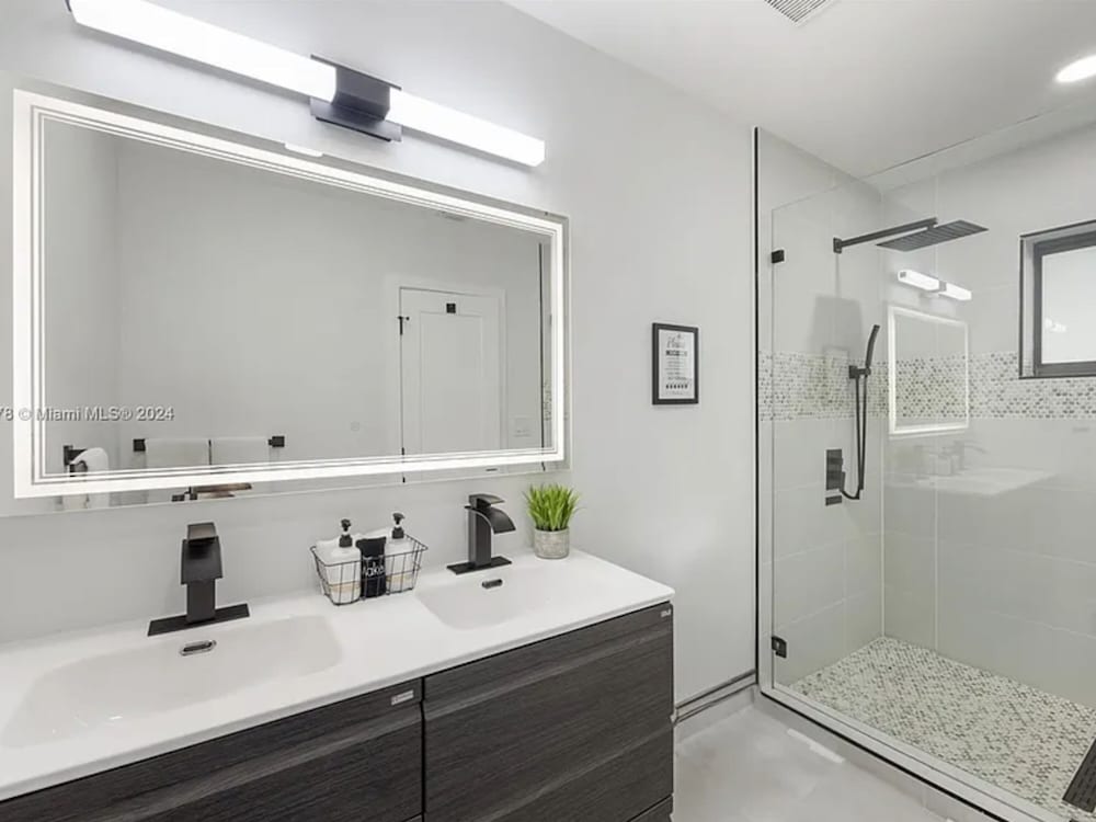 Stylish 4BR 2BA Home w Spacious Backyard in Vibrant Wilton Manors