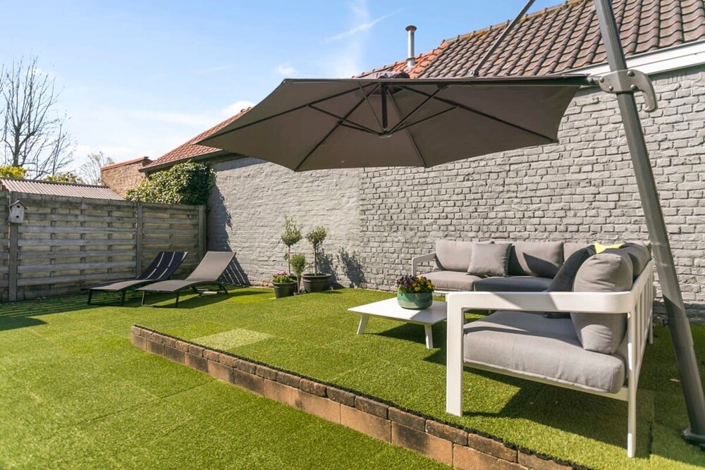 Summer-house With Sunny Garden Nearby Beach