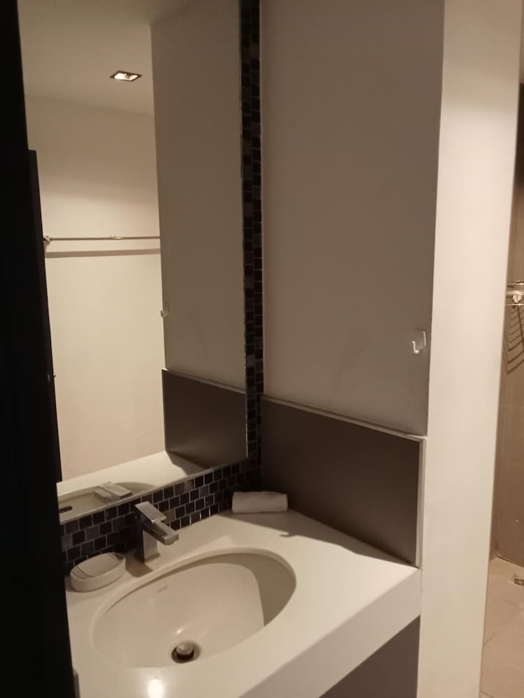 Well-located condo 1-BR T1-NV 203