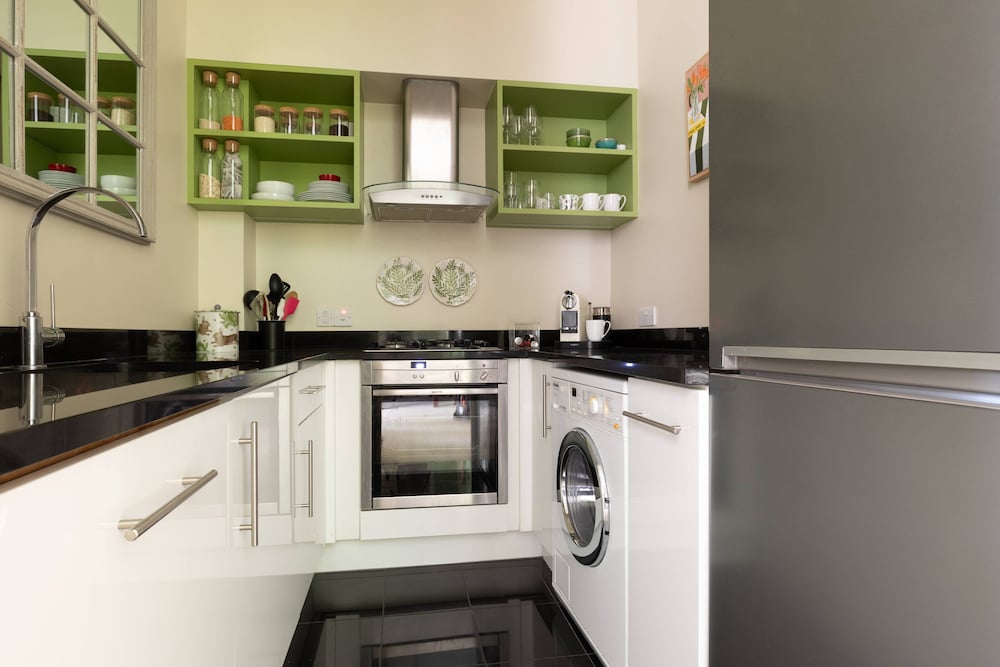 Southwell Gardens II by Onefinestay