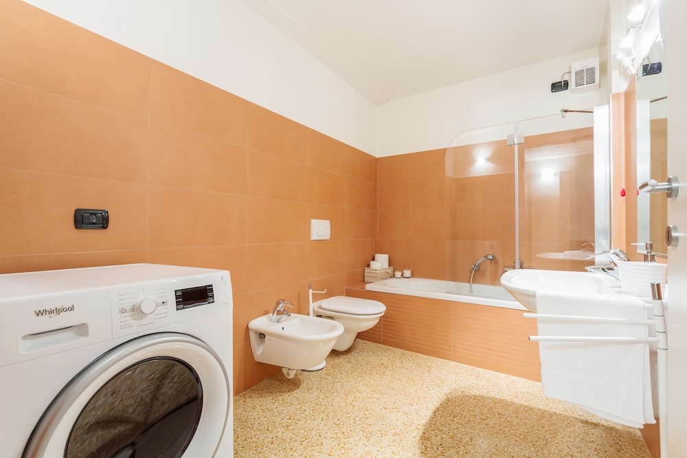 Sant'Antonio en Verona — bathroom