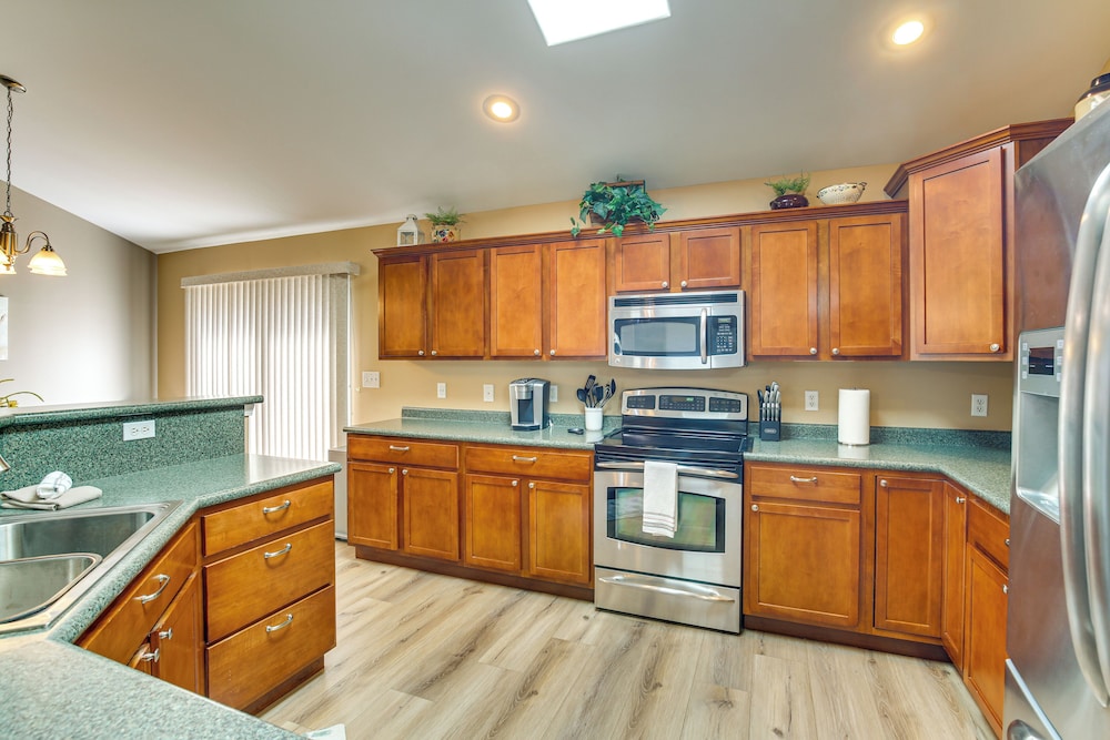 Sip, Soar & Explore: Spacious Union Home w/ Yard