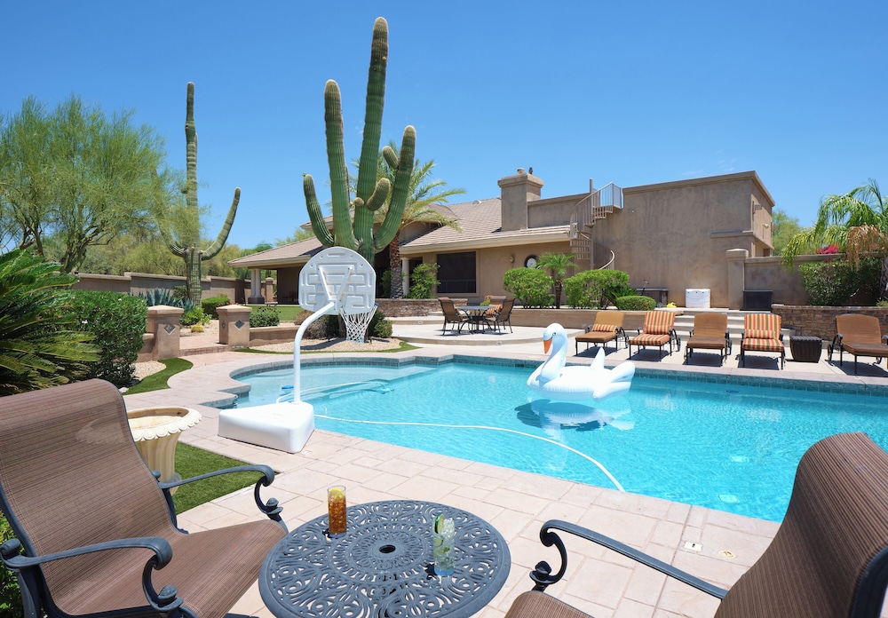 Valley View Villa - Private Pool - Hidden Bedroom