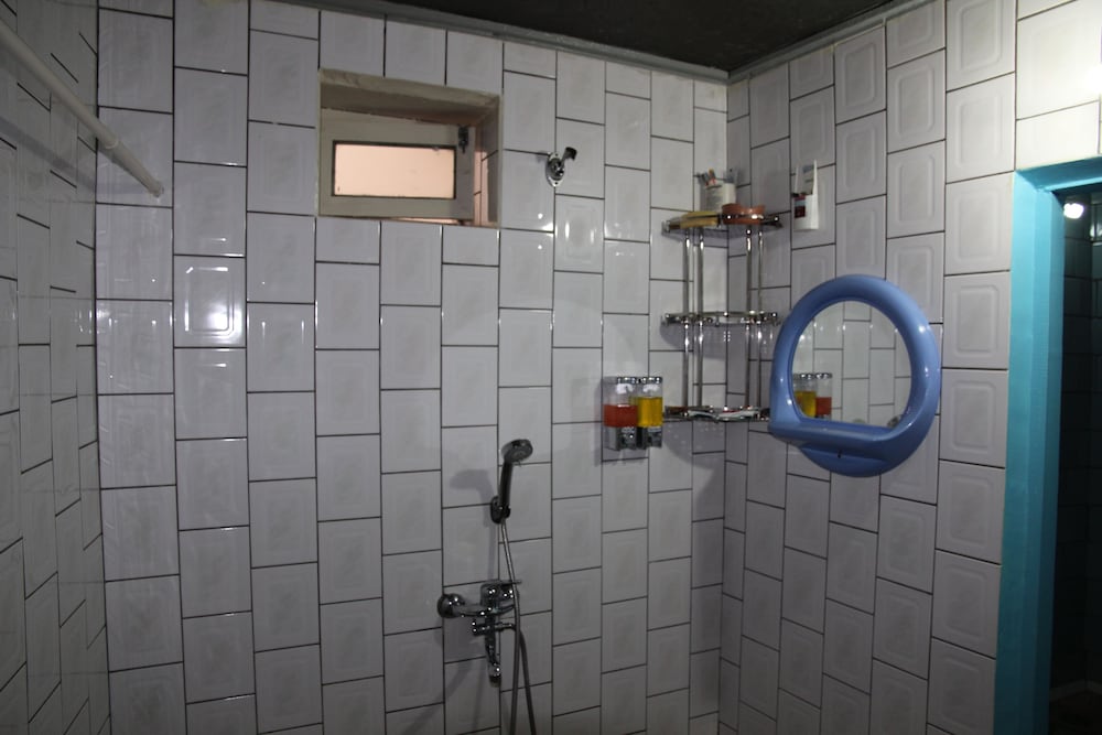 Payraviy Guest House - Hostel