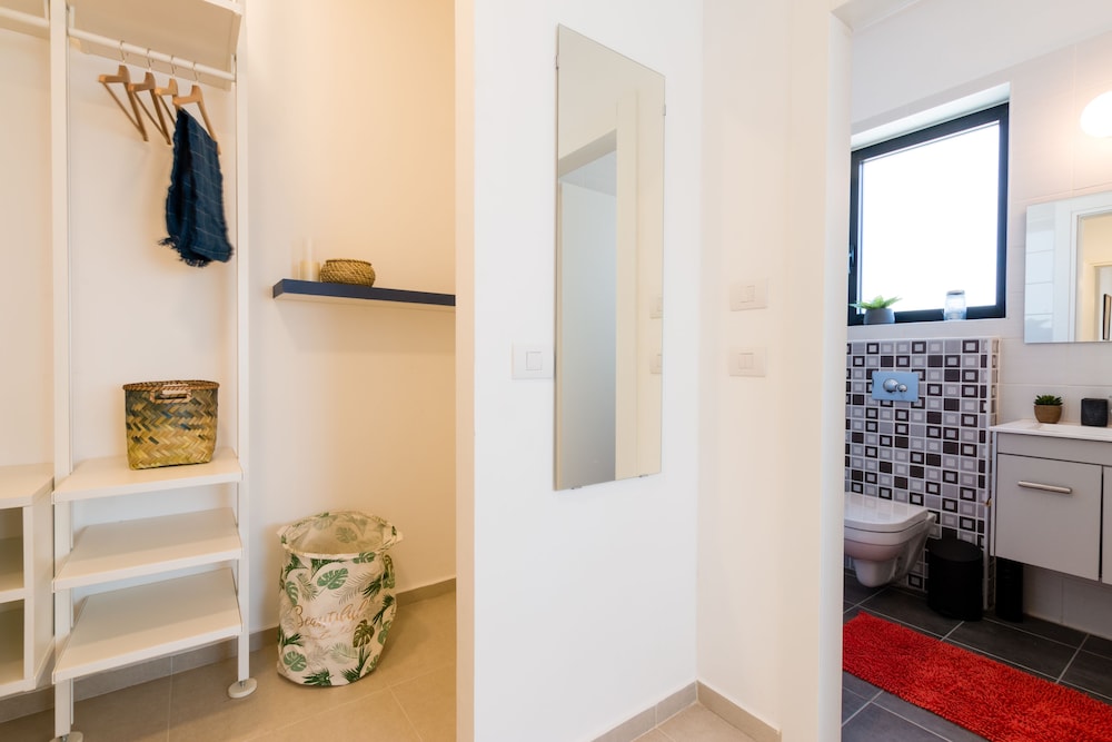 Artsy Modern Bright Apt in Bat Yam view 4